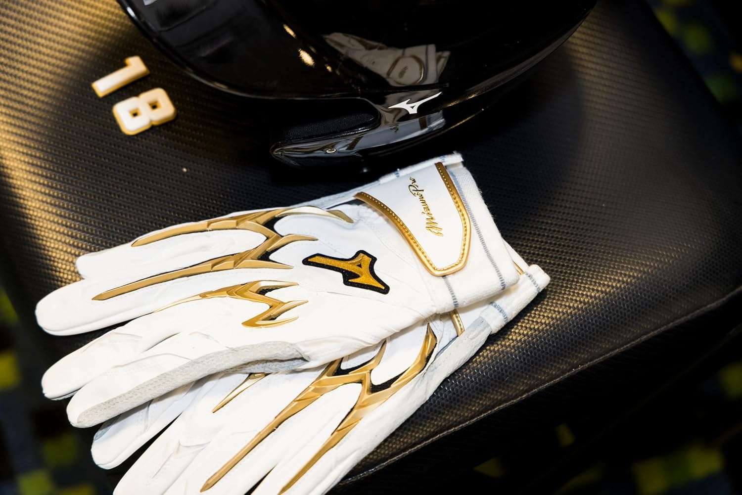 image:imageMizuno Pro PowerArc Baseball Batting GloveWhiteGold