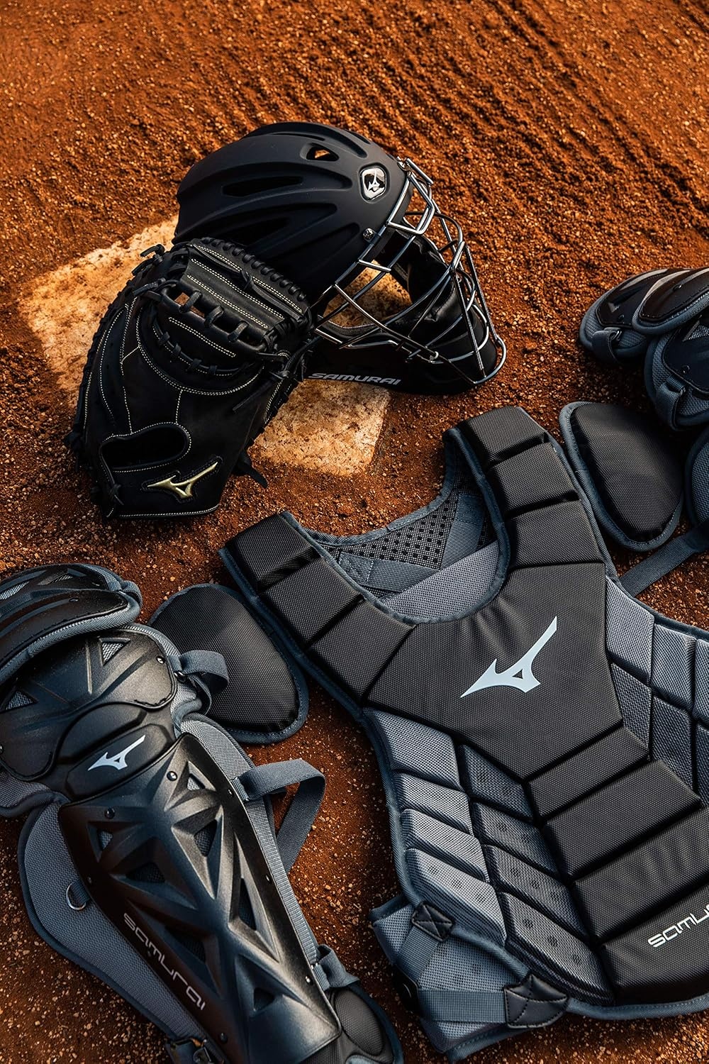 image:imageMizuno Samurai Adult Baseball Boxed Catchers Gear SetBlackRed