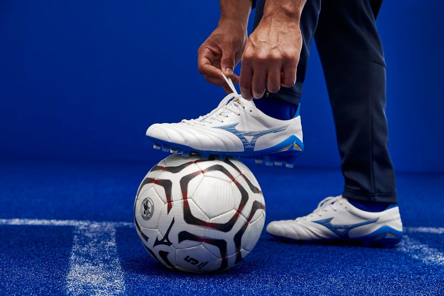 image:imageMizuno Mens Morelia Neo IV Pro Kl Soccer ShoeWhiteMugen Blue
